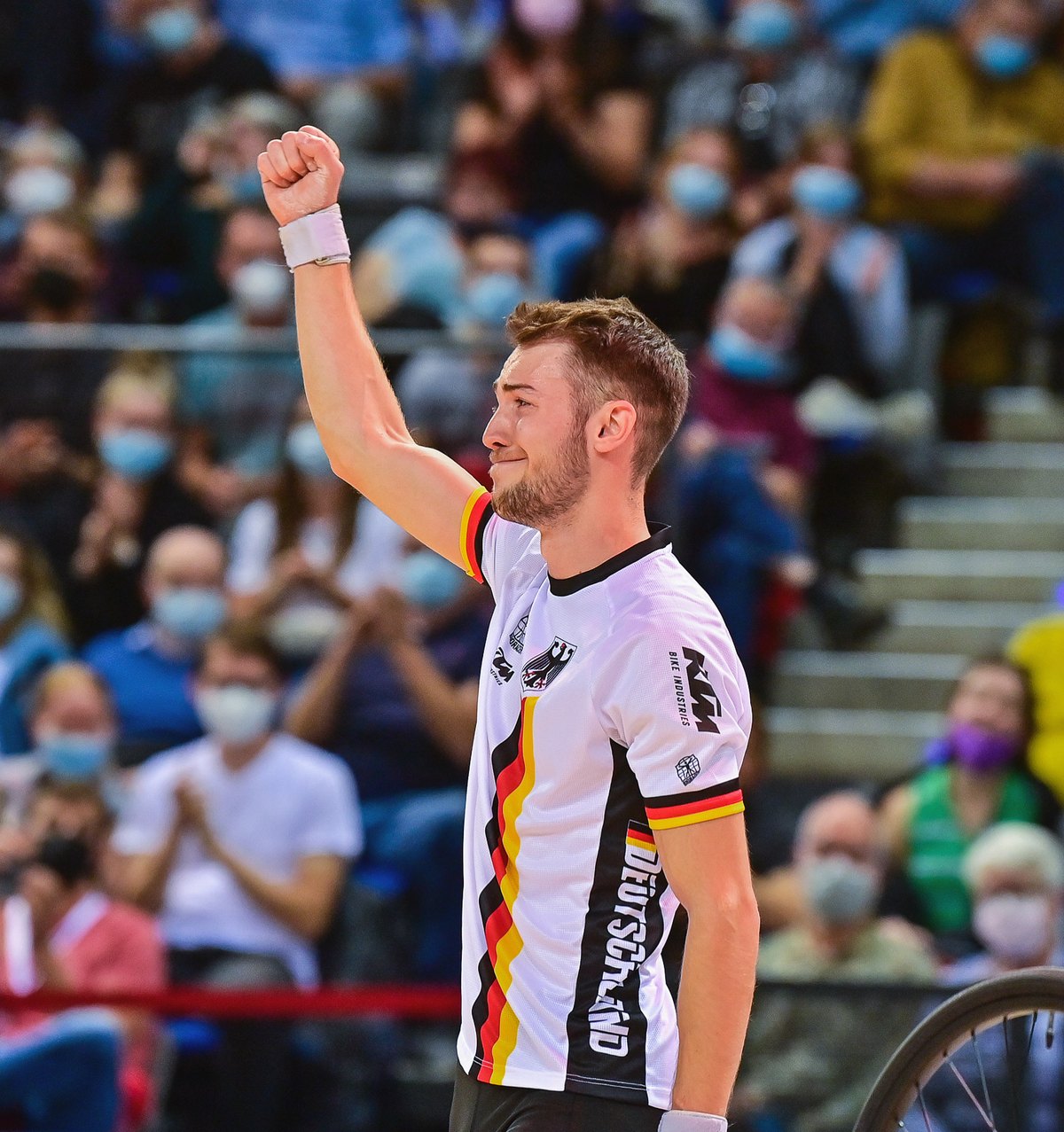 Max Maute jubelt auf dem WM-Podium 2021